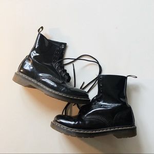 dr marten boots black